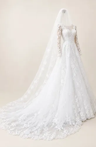 Vestido de noiva Lucas Anderi, feito sob medida. Renda com cristais bordados à mão.