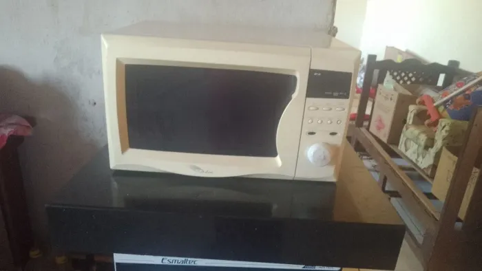 Vende-se  microondas Eletrolux funcionando perfeitamente 