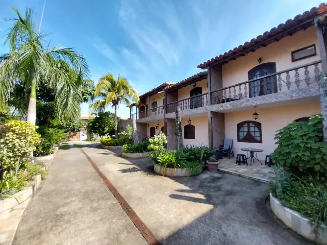 Condomínio com 5 casas à venda em Cabo Frio