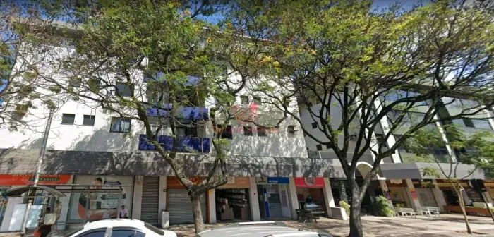 More em um dos endereços mais desejados de Vitória! Apartamento de 2 quartos em edifício d