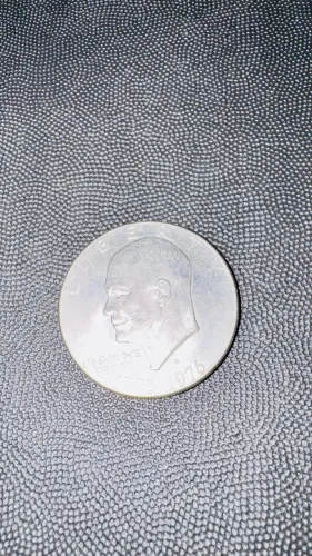 Moeda de 1 dólar. Ano 1976.  Modelo sino. 
