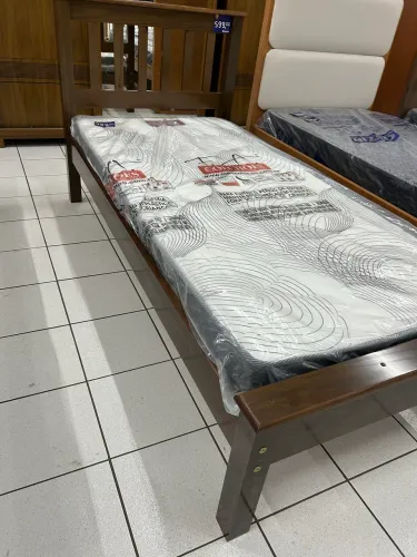 Cama solteiro de madeira com colchão nova