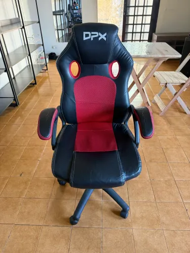 Cadeira Gamer DPX Preta e Vermelha Giratória com Regulagem de Altura