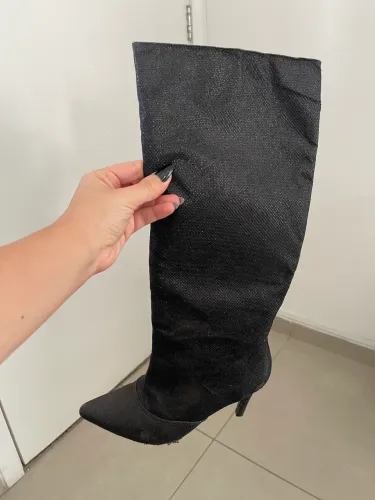 Bota de salto alto preto