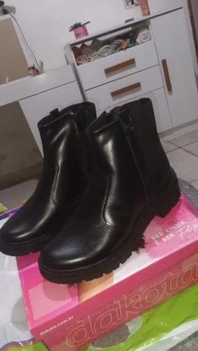 Vende se bota preta