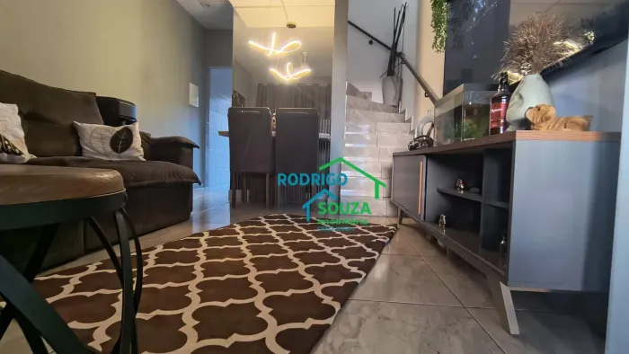 Casa com 2 dormitórios à venda, 70 m² por R$ 399.000,00 - Vila Veloso - Carapicuíba/SP