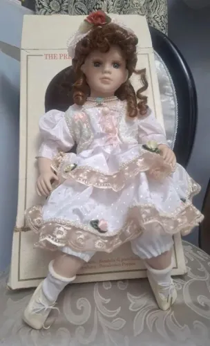 Boneca de Porcelana the Princess Collection