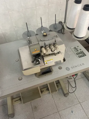 Máquina de costura orveloq