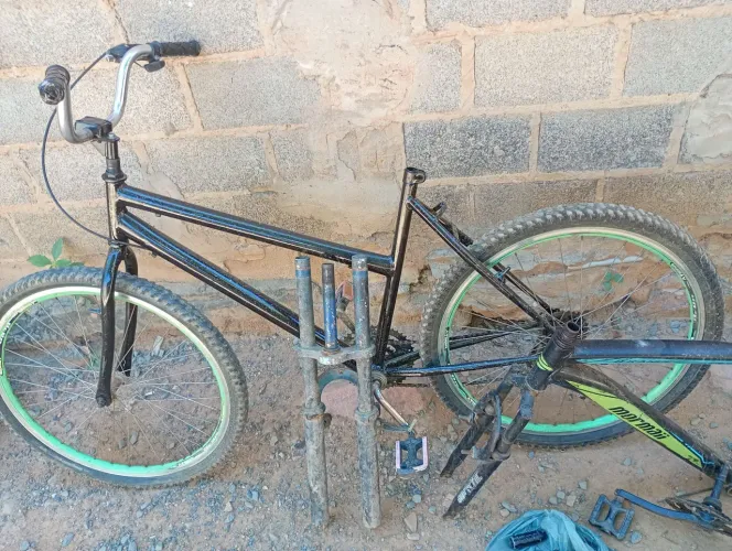 Bike aro 26 de macha com quadro estra e 2 garfos de amortecedor