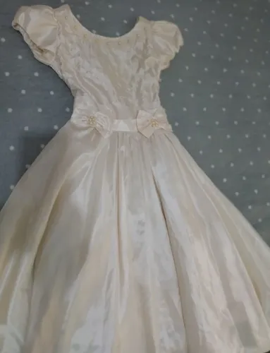 Vestido bege infantil