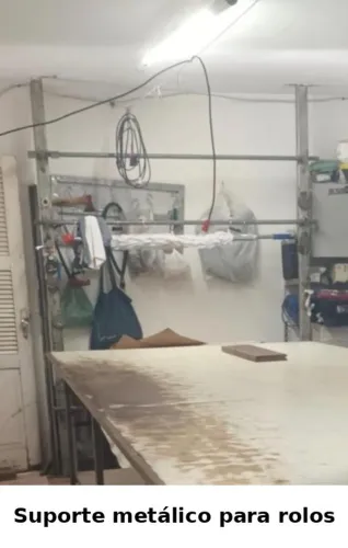 Suporte metálico para rolos