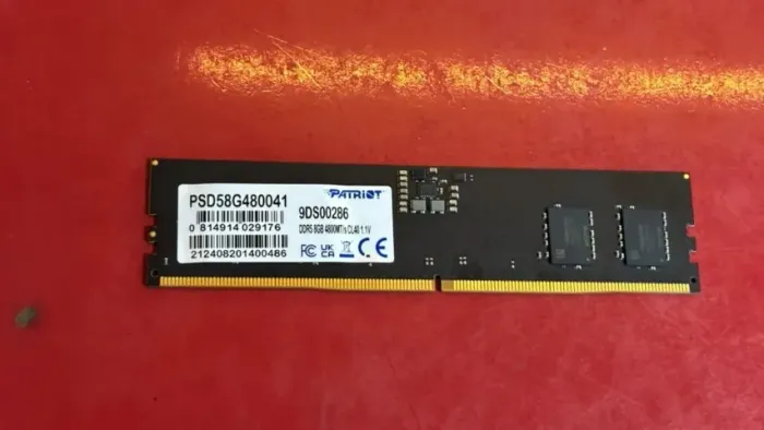 Memória RAM Patriot  8GB DDR5 velocidade 4800MHz.