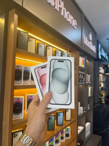 iPhone 15 128GB Lacrado cores