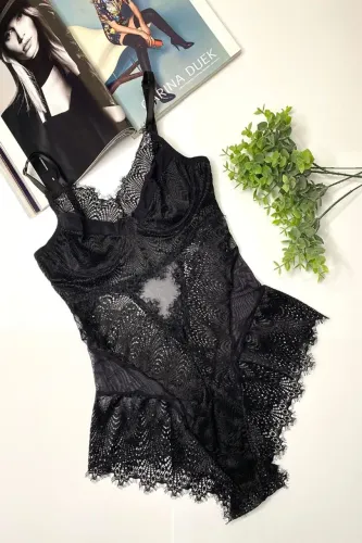 BODY feminino preto renda e tule novo e com etiqueta 