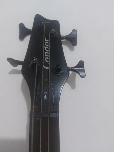 Baixo Condor fretless