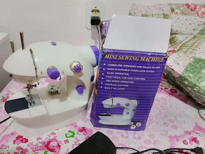 Mini máquina de costura