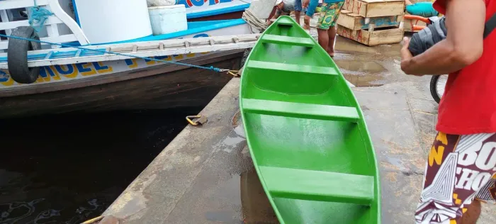 Canoa em fibra de vidro
