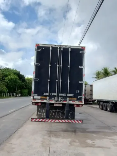 Carreta baú 30 paletes 70,000