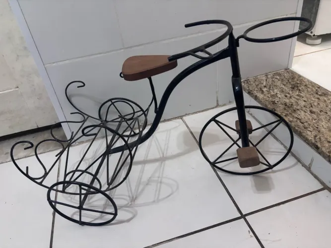 Bicicleta decorativa para colocar plantas