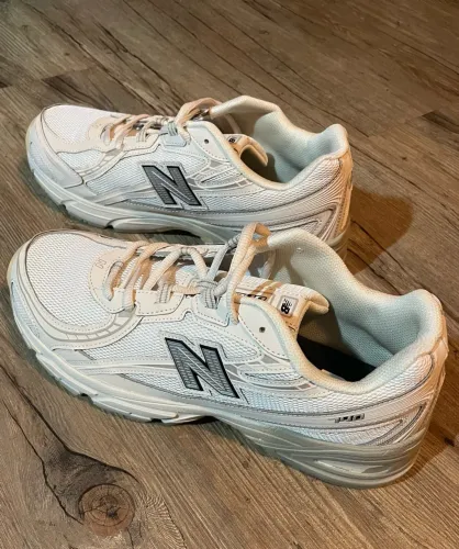 Tenis New Balance 740 CREME