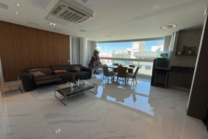 Apartamento com 3 suítes à vendas na Praia do Canto, Rua Joaquim Lírio em Vitória