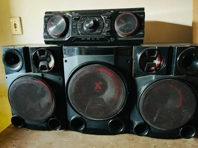 Vendo caixa de som LG