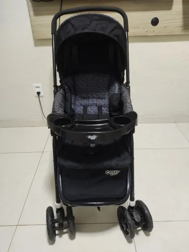 Carrinho de bebê semi novo