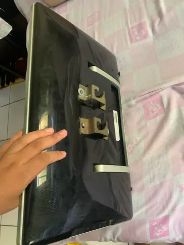Tela boa só tem uma macha em baixo