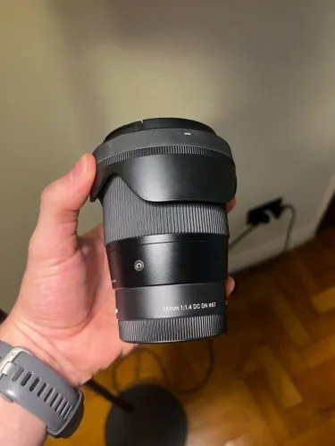 Lente Sigma 16mm F1.4 DC DN Sony E-mount