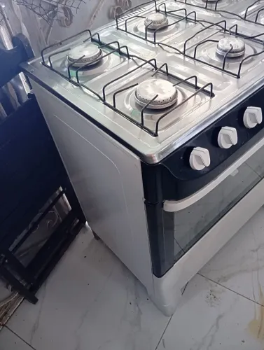 Vendo um fogão de seis bocas funcionando perfeitamente