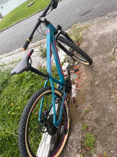 Montain Bike Sense aro 24 9 marchas com suspensão