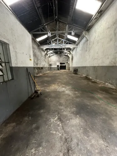 OPORTUNIDADE: Galpão 360m² com 2 entradas