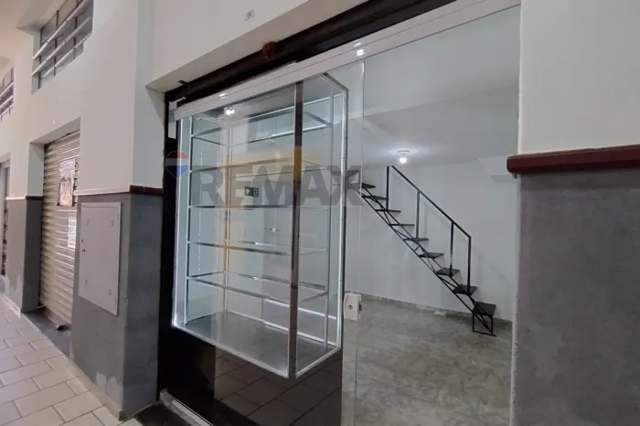 Loja Comercial em Benfica, em ótima localização