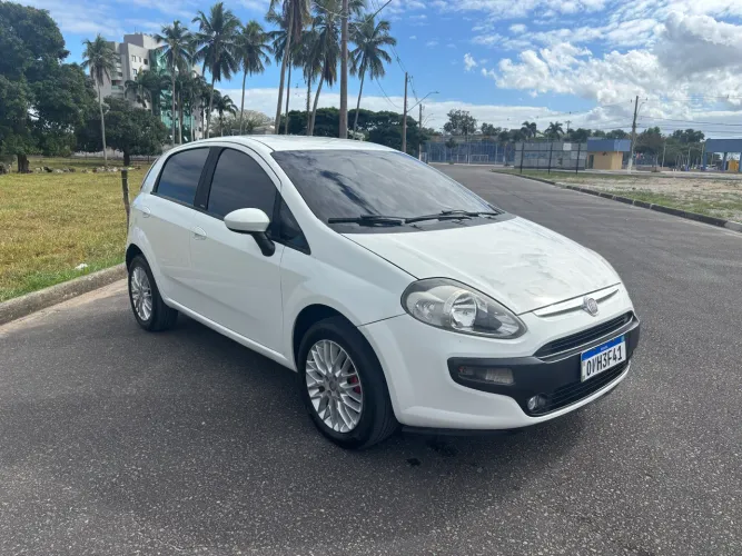 Fiat Punto Essence 1.6 Flex 16V 5P 2014