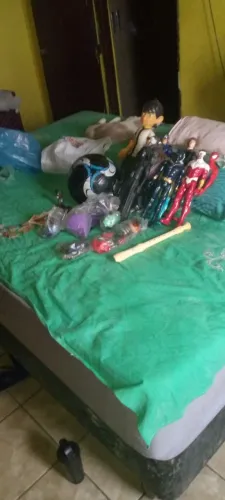 Todos os brinquedos meus e do meu pai.