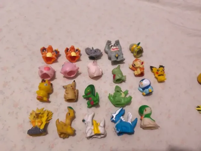 lote pokemon dedoche bootleg - 17 peças