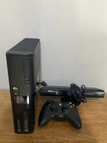 Xbox 360 Slim Desbloqueado(Kinect e controle original )