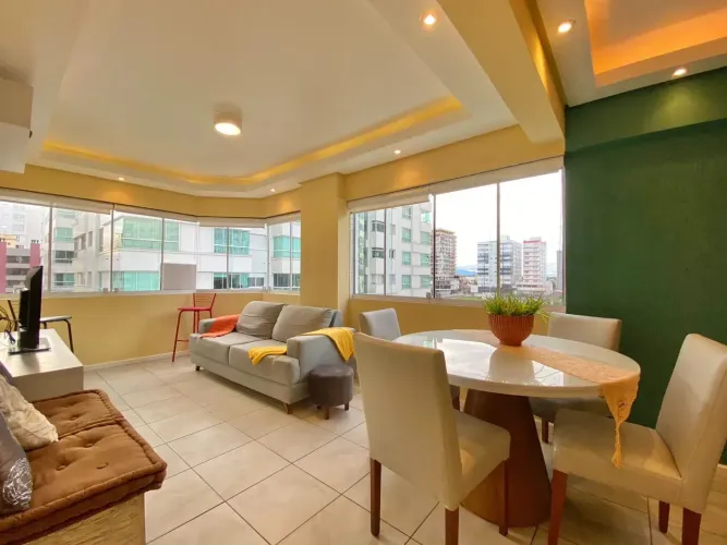 VENDO APARTAMENTO NO BAIRRO ZONA NOVA COMPOSTO POR 2 DORMITÓRIOS | PRÓXIMO DO MAR | SACADA