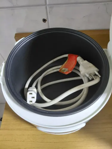 Panela de arroz elétrica em ótimo estado