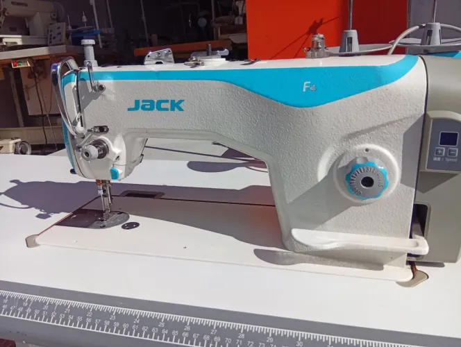 Maquina de costura - Jack F4