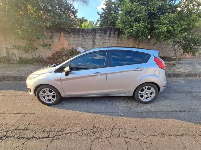 Ford Fiesta 1.6 16V Flex Mec. 5P 2015