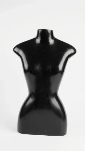 Manequim preto feminino meio corpo