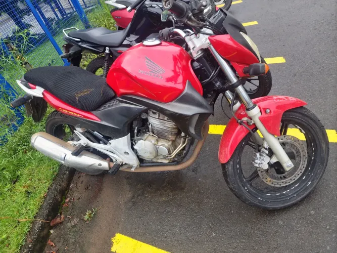CB 300R 2012 vermelha