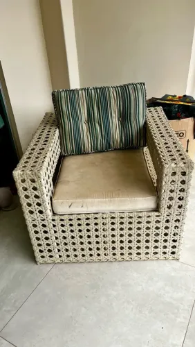 2 poltronas em fibra sintética