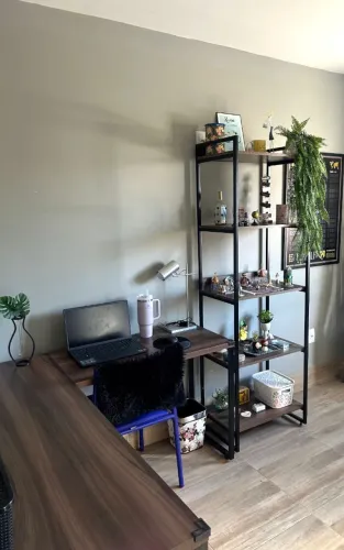 Conjunto Escritório Mesa em L + Estante Industrial - Excelente Estado