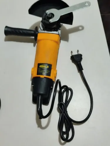 Esmerilhadeira angular de 850w para lixamento 115mm 220v Novo