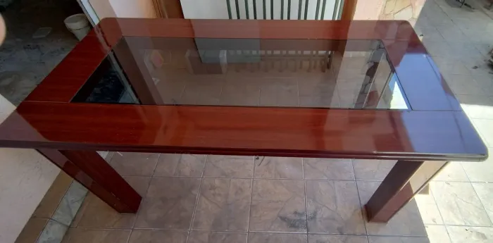 Vendo mesa de jantar com tampo de vidro