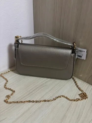 Bolsa couro nova metalizada com alça dourada