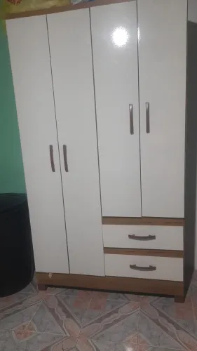 Vendo guarda roupa 4 porta 