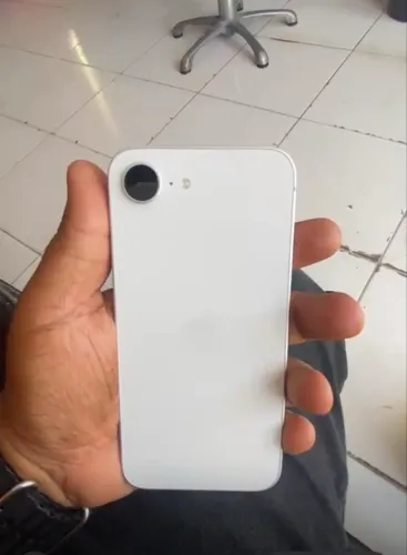 iPhone 16e